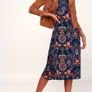Lulus Madeline midi dress. Beautiful flowy in a blue pattern color. Long sleeve